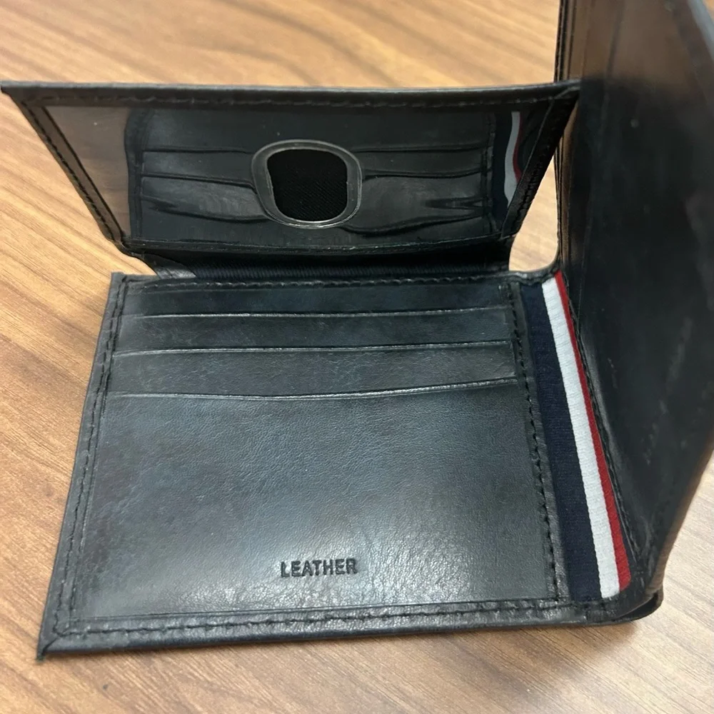 Tommy Hilfiger smooth black